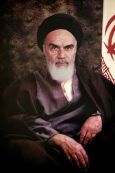 Un portret al ayatollahului Ruhollah Khomeini. Foto: Shutterstock