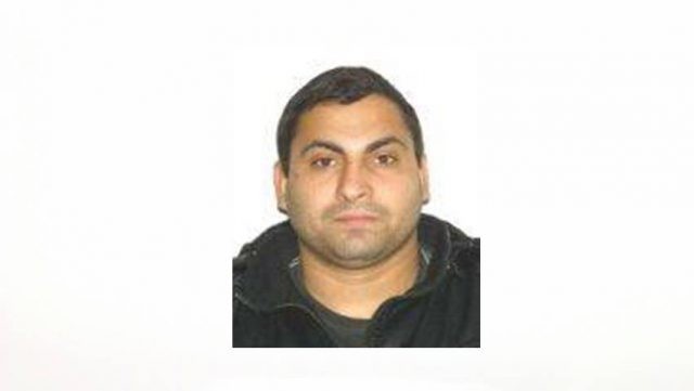 Bărbatul este căutat de polițiști, fiind suspectat că a violat-o pe tânăra de 19 ani