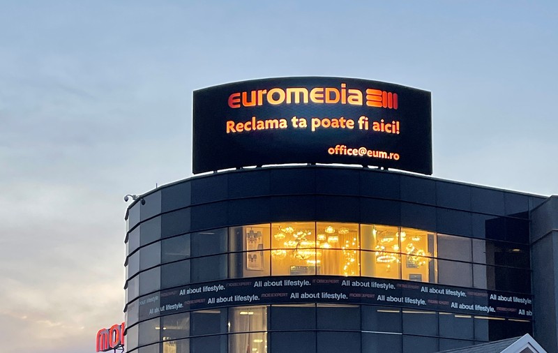 Premieră în outdoor-ul digital: primul ecran 3D din România (P)