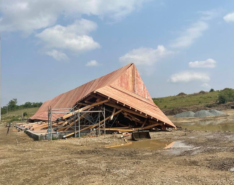„Prăbușirea de la Podul Înalt”. Construcție turistică pe locul unde Ștefan cel Mare a câștigat bătălia cu turcii, pusă la pământ de vânt. Ce spun autoritățile