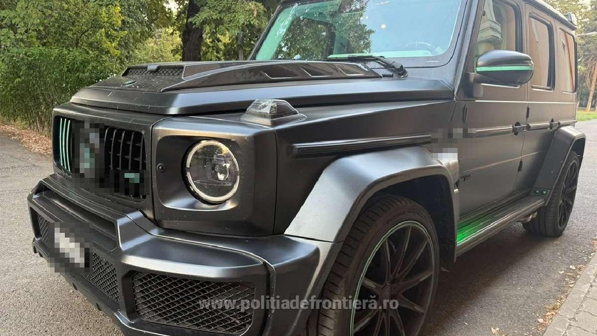 În imaginen este un Mercedes-Benz Clasa G (G-Class / G63 AMG) de culoare neagra, modificat de tunerul german Brabus (model comercializat sub numele Brabus 800 sau Brabus Widestar).