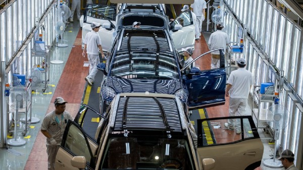 O linie de asamblare a producției de mașini electrice este văzută la fabrica ecologică inteligentă GAC Aion din Guangzhou, Guangdong, China, vineri, 26 septembrie 2025. 