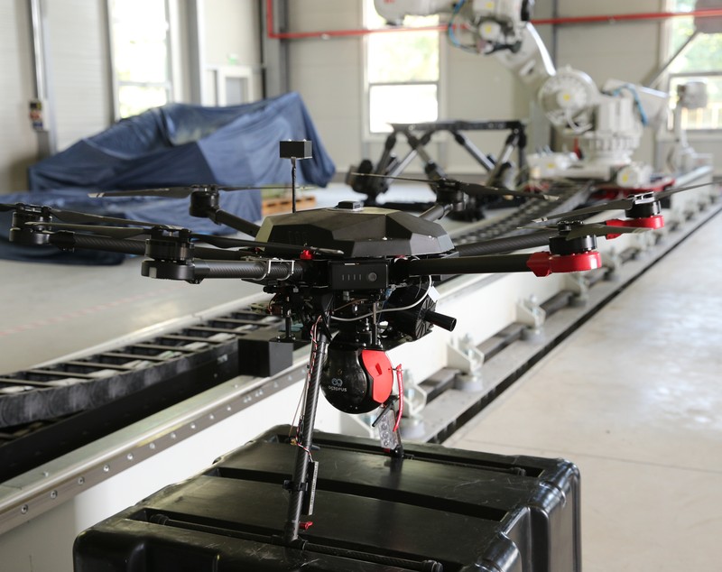 Drone românești trimise la luptă împotriva COVID-19. Misiunea lor: livrări urgente și depistarea oamenilor care nu poartă mască