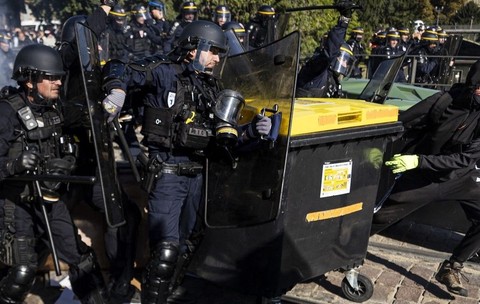 Protestele violente continuă în Franța Sursă foto: Profimedia.