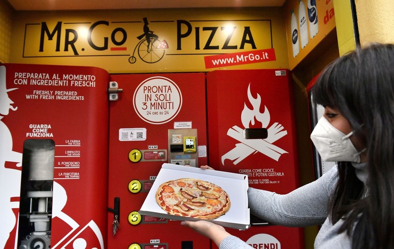 La Roma au apărut primele automate care vând pizza. Ce cred italienii despre ele?