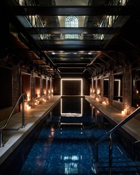 Închisoarea Pentridge din Australia, transformată în hotelul cu piscină subterană The Interlude. Foto: Facebook/ The Interlude