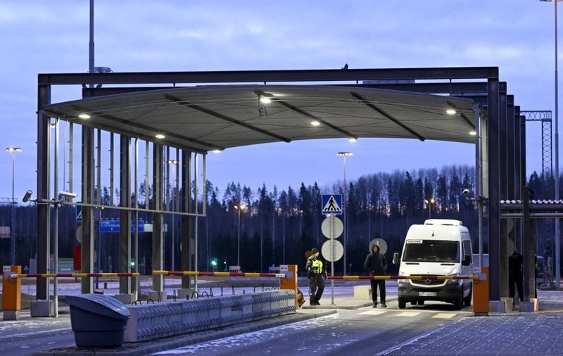 Finlanda îşi închide din nou întreaga frontieră cu Rusia şi acuză Moscova de orchestrarea unei crize a migranţilor