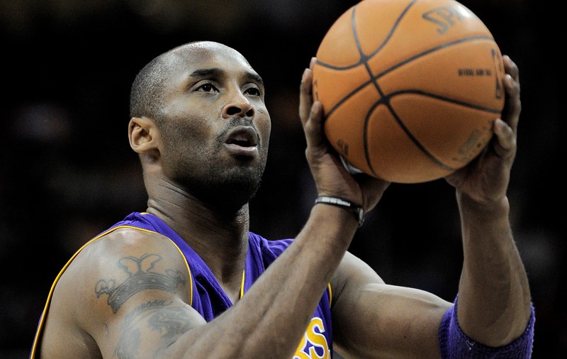 Unul dintre cei mai importanți jucători din istoria baschetului se retrage! Kobe Bryant, răpus de accidentări! Cele mai TARI aruncări ale lui ”The Black Mamba”! VIDEO