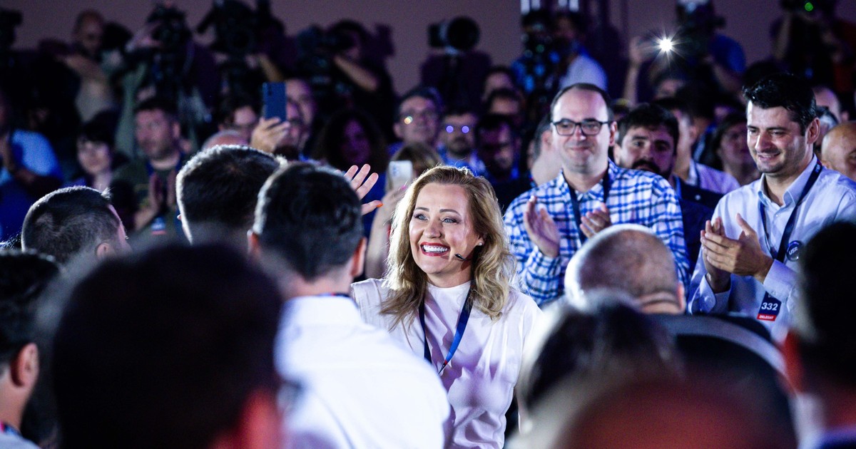 Elena Lasconi în mijlocul membrilor USR la Congres FOTO USR