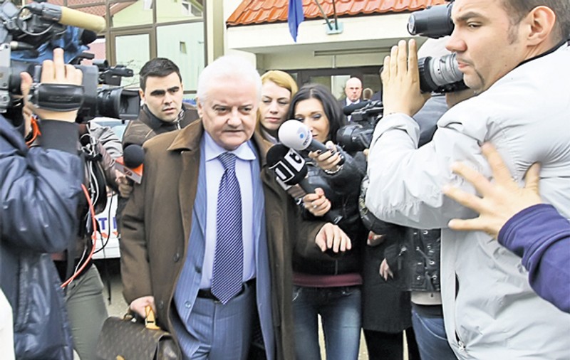 O ţine o lună la poartă pe Moni? Dacă Iri nu renunţă de bunăvoie la fiica sa, Columbeanca mai are de aşteptat până o va lua pe Irina