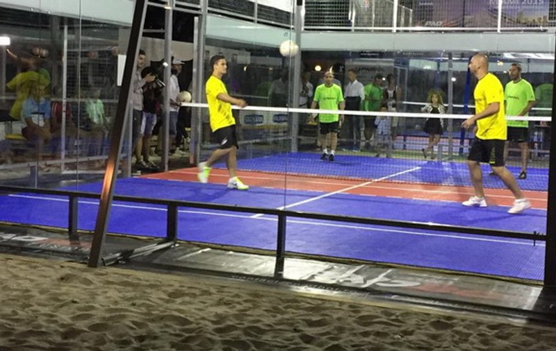 Padbolul, sportul practicat de Laudrup și de Denilson, se joacă toată vara, la Mamaia