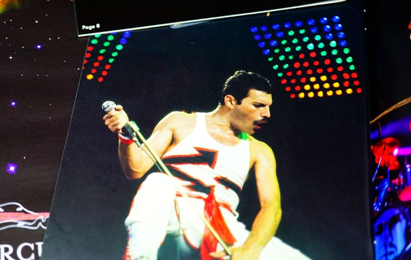 „Fiica secretă” a lui Freddie Mercury. Povestea femeii care spune că este copilul starului Queen, dar nu își poate dovedi identitatea