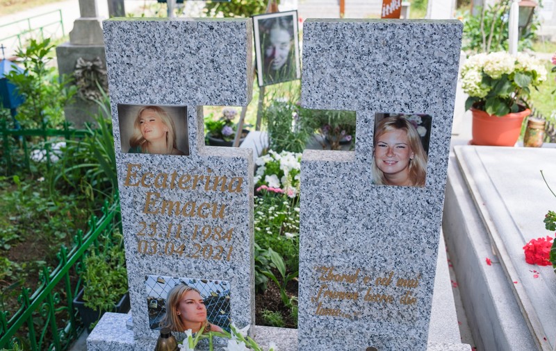Moartea unei stewardese de 36 ani, investigată după ce a fost operată la 11 zile de la prima internare