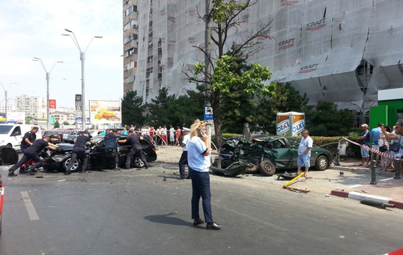 Accident cu 3 maşini în Capitală. Circulaţia pe bulevardul Mihai Bravu este blocată