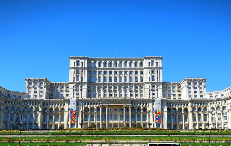 The Guardian: Cum a făcut România pace cu "fortăreața sinistră" a lui Nicolae Ceaușescu