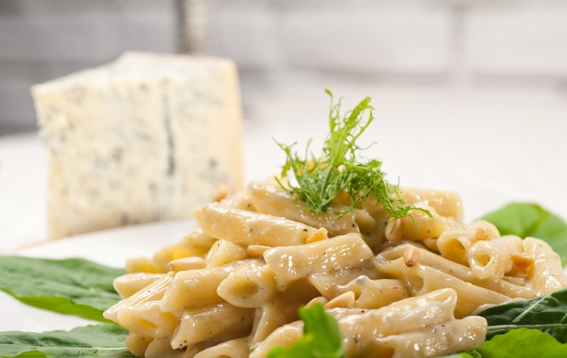 Penne Carbonara cu sparanghel – rețetă rapidă