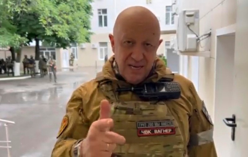 După „revolta armată”, Prigojin se mută în Belarus, iar dosarul penal deschis de Rusia va fi închis, anunță Kremlinul