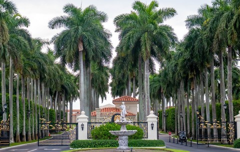 Poarta de acces la Trump International Golf Club din Florida Sursa foto: Profimedia