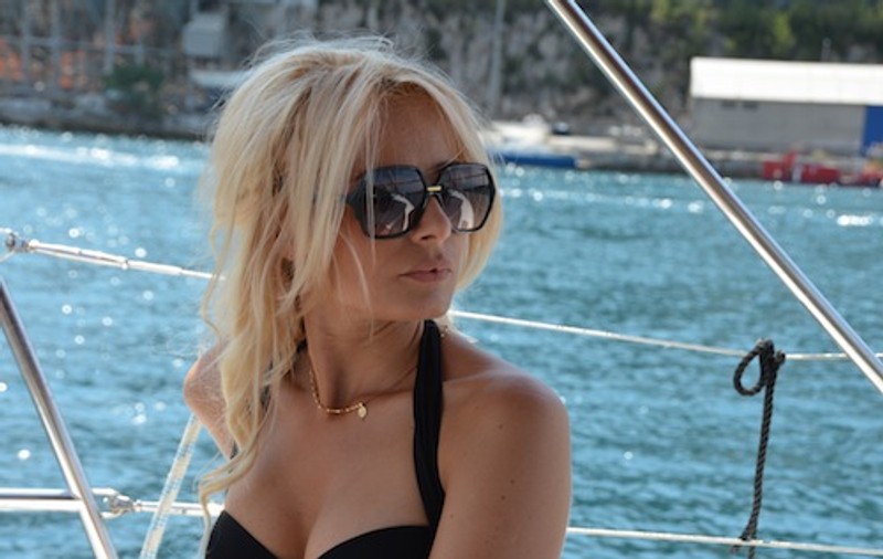 E reală? Doamne, ce FRUMOASĂ e Laura Cosoi | FOTO