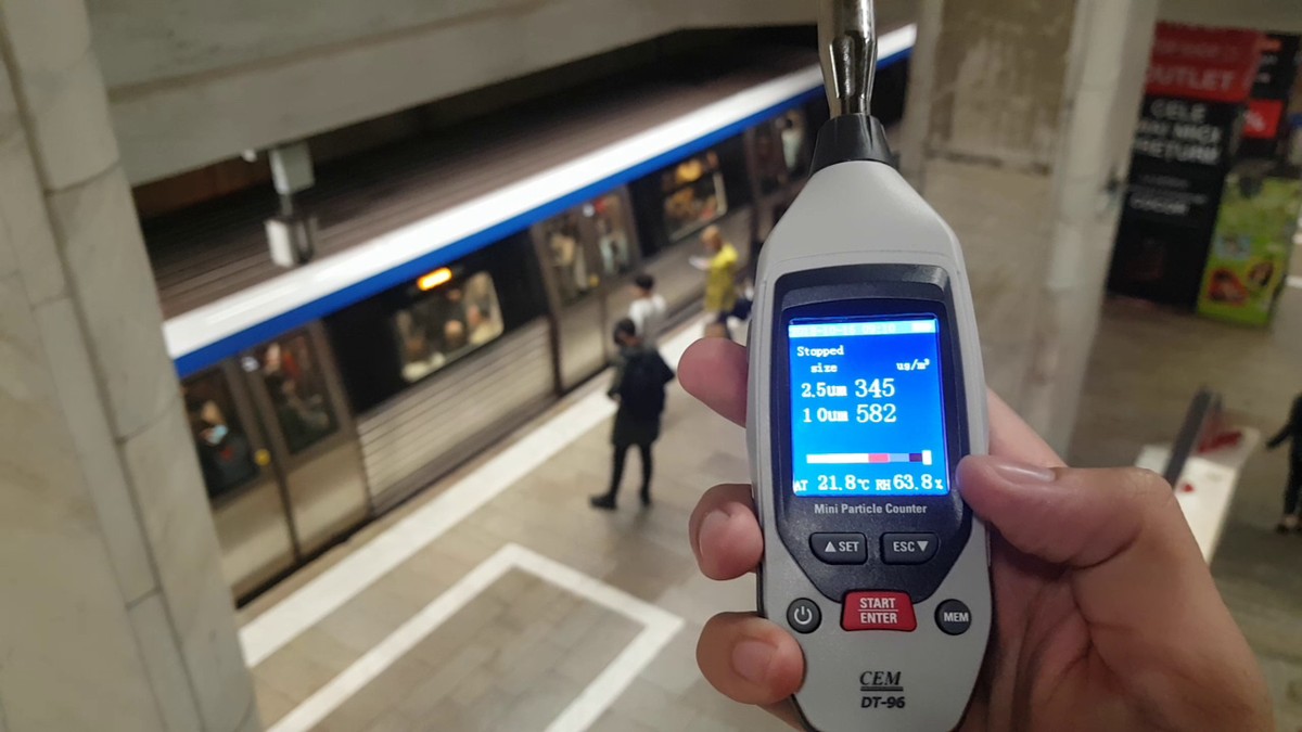 Aparat de masurat aerul de la metrou