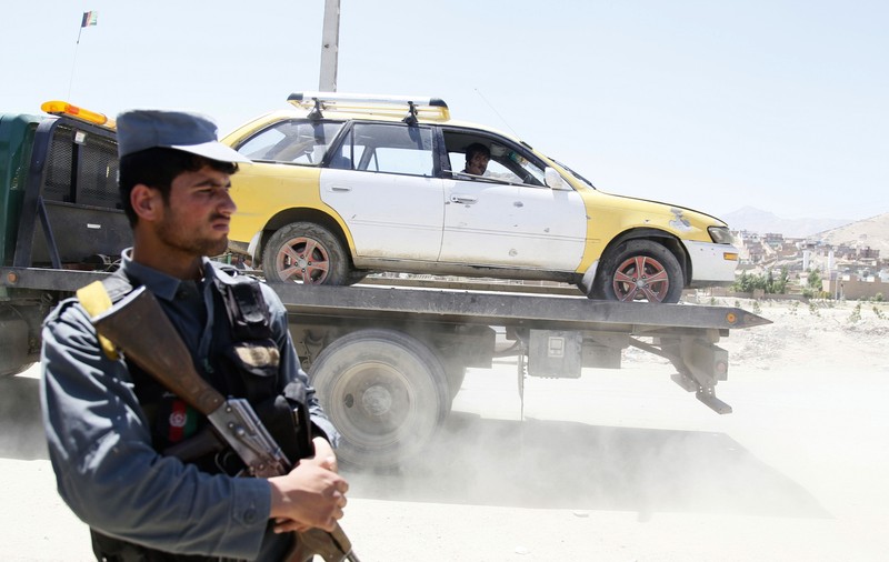 Zece persoane ucise într-un atentat kamikaze la Kabul, după ce talibanii au anunțat numirea noului șef