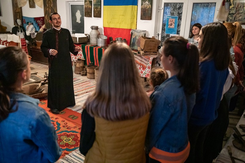 Corala Nihil Sine Deo repetă în centrul de zi de lângă biserică