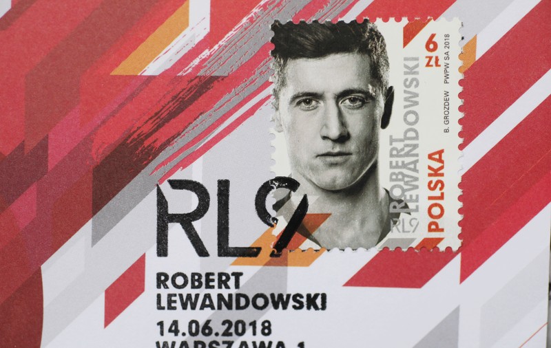 Chipul lui Robert Lewandowski, imprimat pe timbre emise de poșta poloneză
