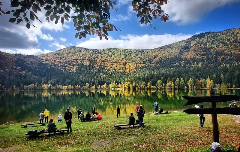 Accesul la Lacul Sfânta Ana, interzis cu „bagaje voluminoase”. De ce a fost luată această decizie