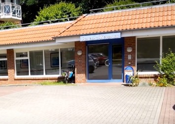 Intrarea în centru