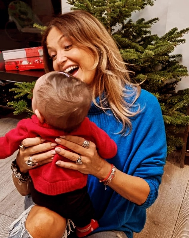 Anca Țurcașiu s-a pozat cu nepoțica Zoe, care are șase luni. Ce au observat fanii actriței: „Să vă moștenească talentul și frumusețea”