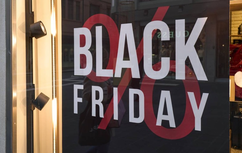 Reduceri de până la 50% la „Black Friday de vară”: televizoare mai ieftine și cu 3.000 de lei, până pe 19 august