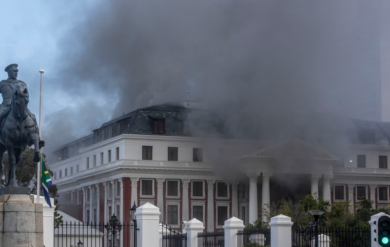 VIDEO | Clădirea Parlamentului din Cape Town, distrusă parțial de un incendiu