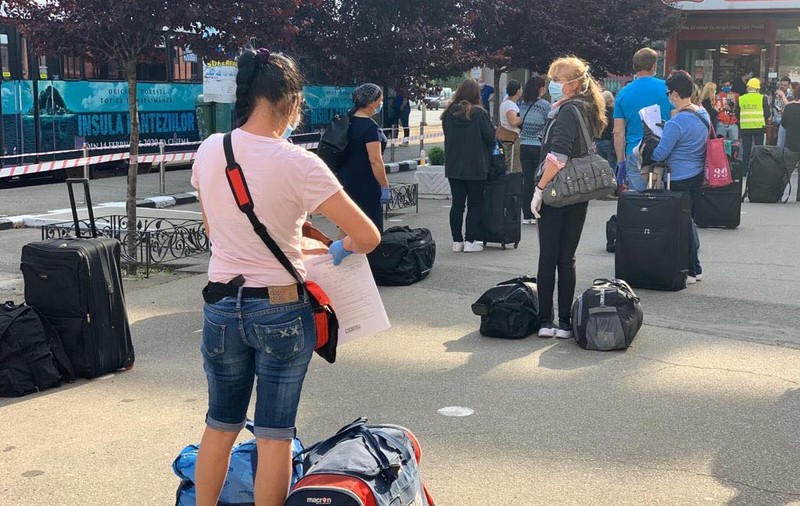 Primul tren cu îngrijitori români a plecat spre Austria în această seară. Măsuri fără precedent în gara din Timișoara