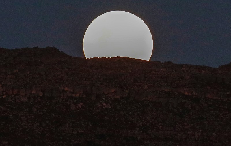 GALERIE FOTO | Cum s-a văzut Super Luna din 2017