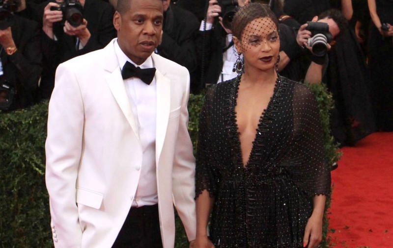 Ce SUMĂ COLOSALĂ cer Beyonce şi Jay-Z pentru a CÂNTA la NUNTA lui Kanye West cu Kim Kardashian