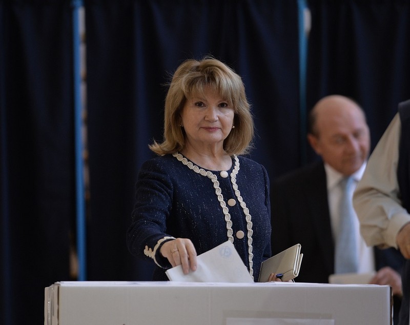 Maria Băsescu a împlinit 71 de ani. Cum îi comentează Cătălin Botezatu aparițiile: „Este printre puținele doamne ale lumii care s-au remarcat printr-o atitudine superbă”