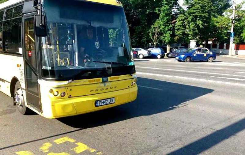 Avocata fetei care a căzut din autobuz la Ploiești acuză: "Poliția nu a deschis un dosar penal pentru vătămare corporală. Șoferul a crezut că a căzut o sacoșă"