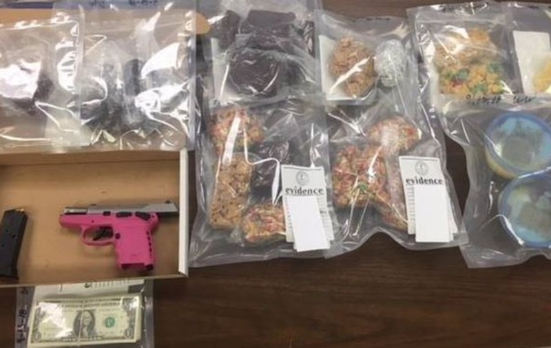 Două femei vindeau prăjituri cu marijuana într-o biserică. Cum au căzut în capcana polițiștilor