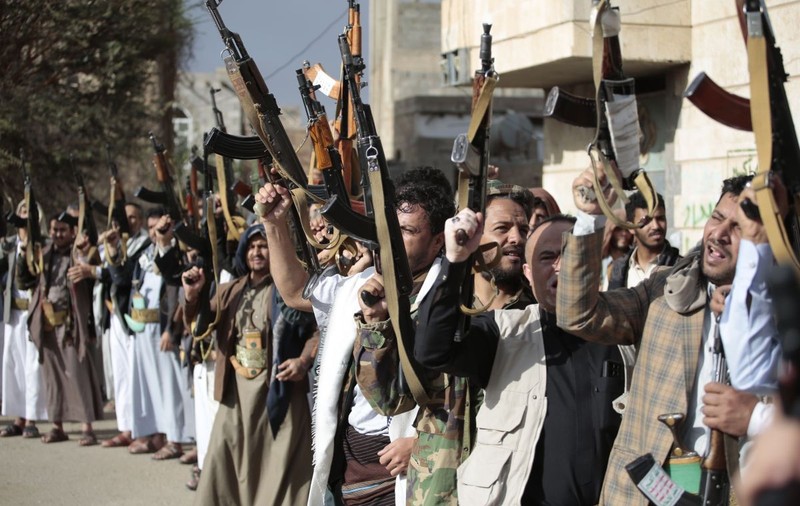 Rebelii houthi susțin că au scufundat prima navă din acest an în Marea Roșie