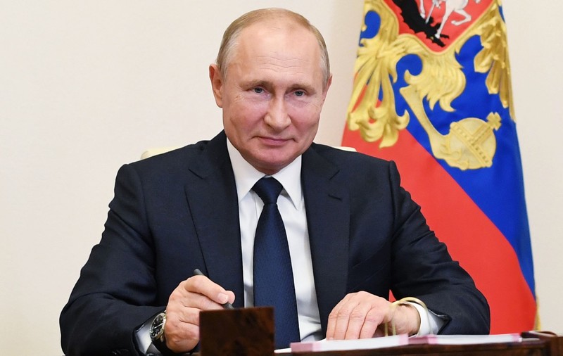 Toți cei care se întâlnesc cu Vladimir Putin trebuie să treacă printr-un tunel special de dezinfectare anti-COVID. Cum arată acesta