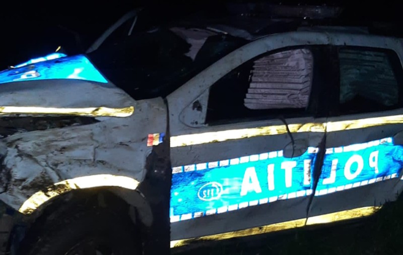 Doi polițiști din Teleorman au fost răniți, după ce s-au răsturnat cu autospeciala aflată în misiune
