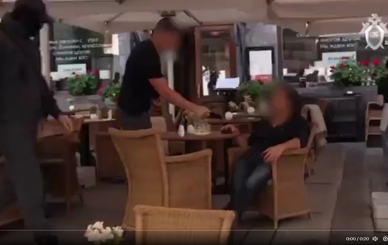 Un francez suspectat de spionaj, arestat în Rusia. A fost ridicat dintr-o cafenea din Moscova de agenți de securitate mascați | VIDEO