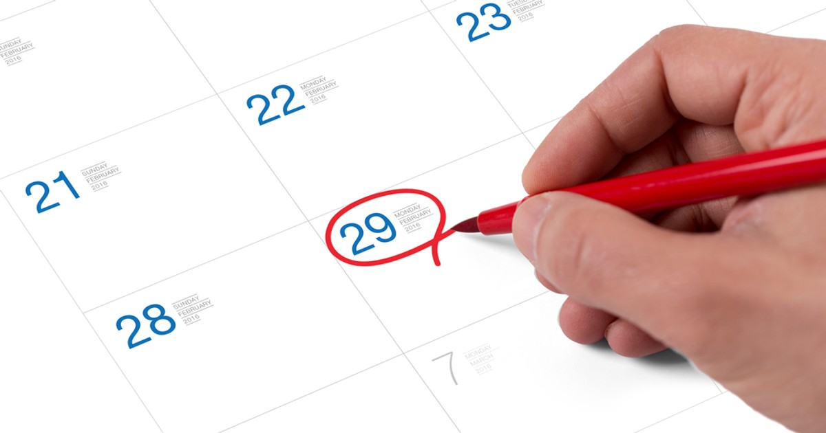 Ce este un an bisect - Imagine cu un calendar al lunii februarie în care este încercuită data de 29.