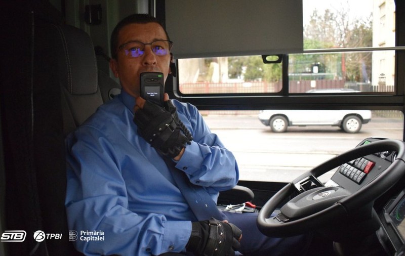 Ce e sistemul „Alcolock” care blochează motorul dacă șoferul a băut în noile troleibuze din București