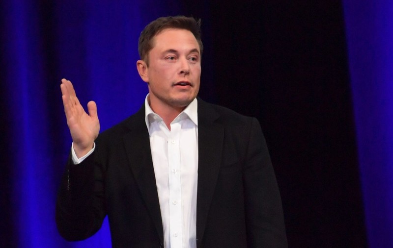 Elon Musk vrea să cumpere Tesla cu 72 de miliarde de dolari. Acțiunile companiei cresc cu 11%