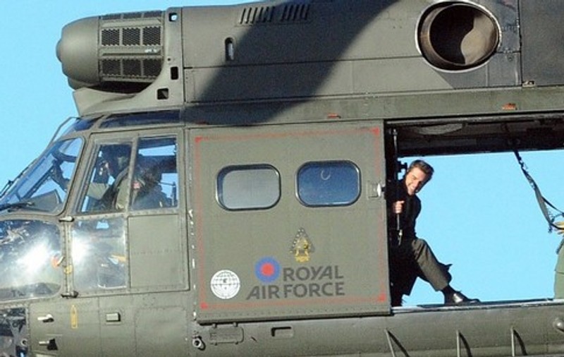 Tom Cruise a reuşit să-i ÎNFURIE LA CULME pe londonezi! Vezi ce căuta el în Anglia! FOTO