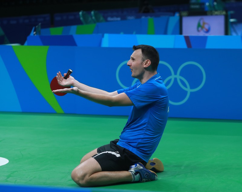 Jocurile Olimpice. Băieții țin steagul sus. Doi calificați în turul III la tenis de masă. Ionescu joacă în această noapte