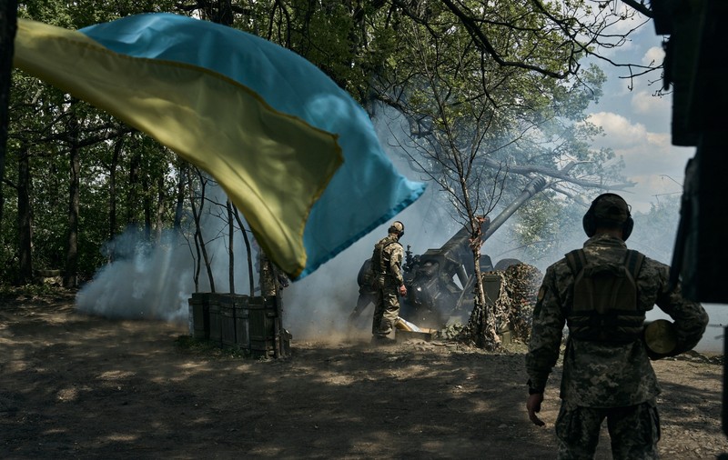 Război în Ucraina, ziua 444 | Trupele ucrainene își continuă avansul în Bahmut. Moscova acuză că Luhanskul ocupat a fost atacat cu rachete Storm Shadow