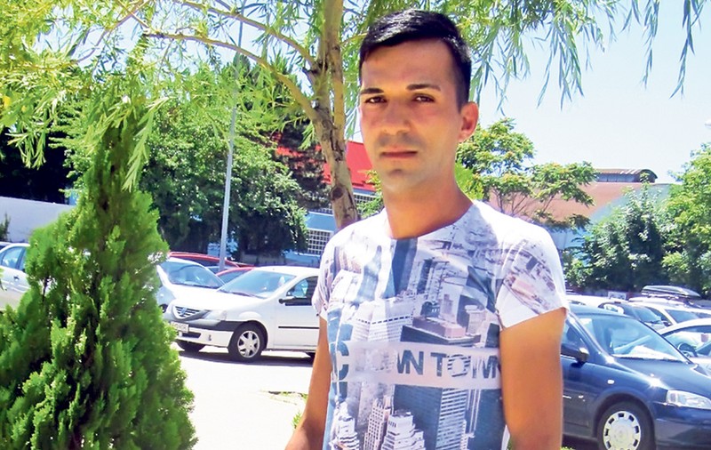 Un tânăr părăsit în maternitate şi crescut în orfelinat îşi caută părintele : «Tată, vreau să te cunosc!»