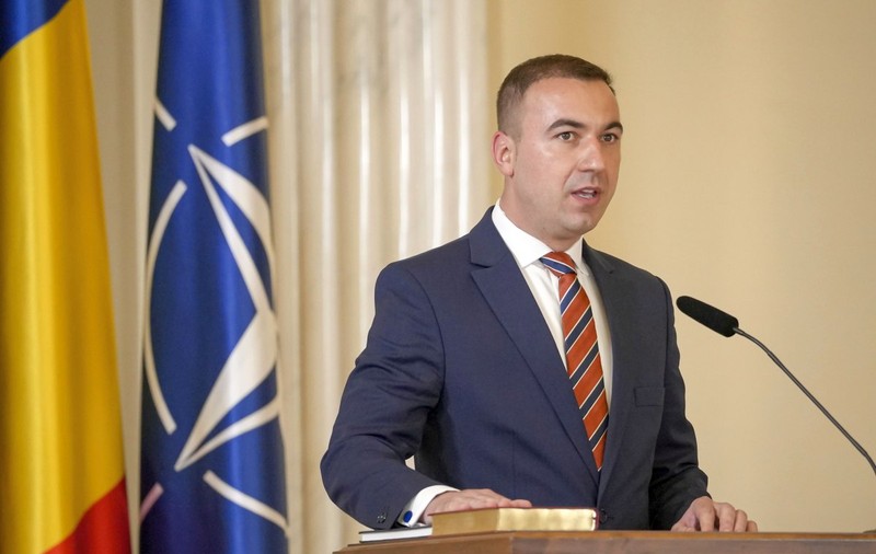 Titlul de doctor al ministrului digitalizării, obținut cu o teză coordonată de Vasile Dîncu, a fost invalidat. Cum a reacționat Bogdan Ivan